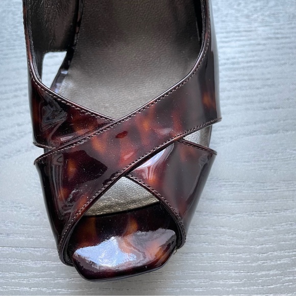 Stuart Weitzman Tortoise Shell Slingback Pumps Size 6. - Picture 3 of 6
